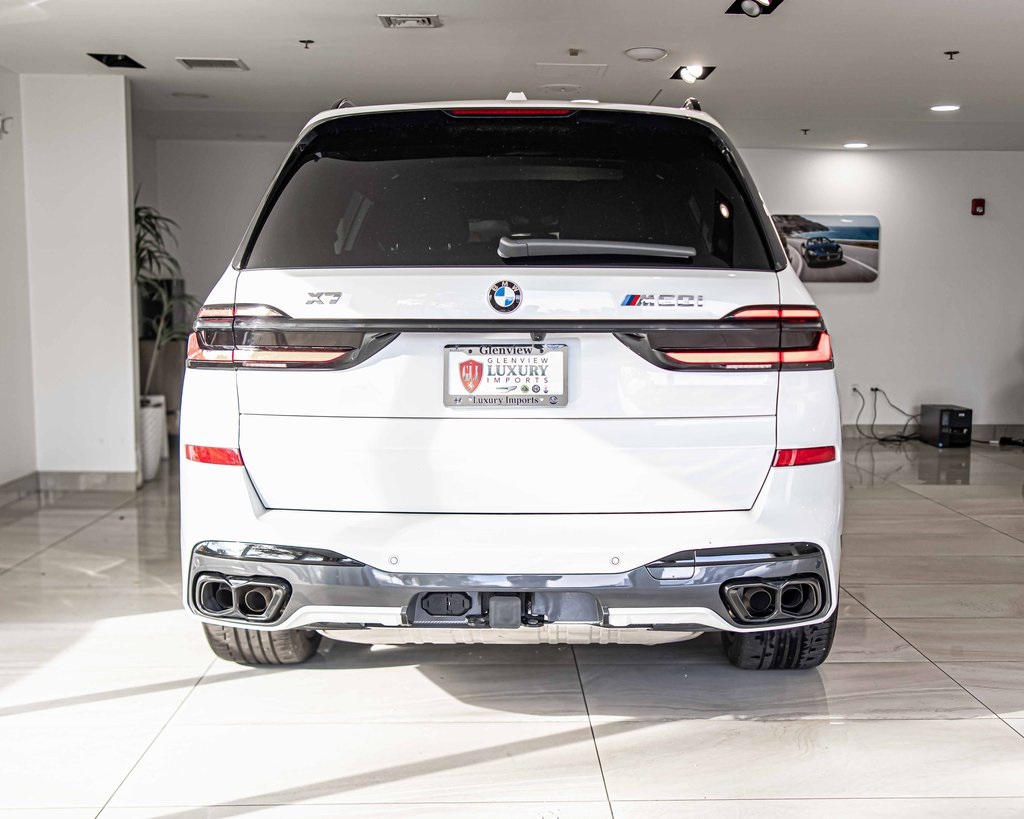 2025 BMW X7 - Image 13