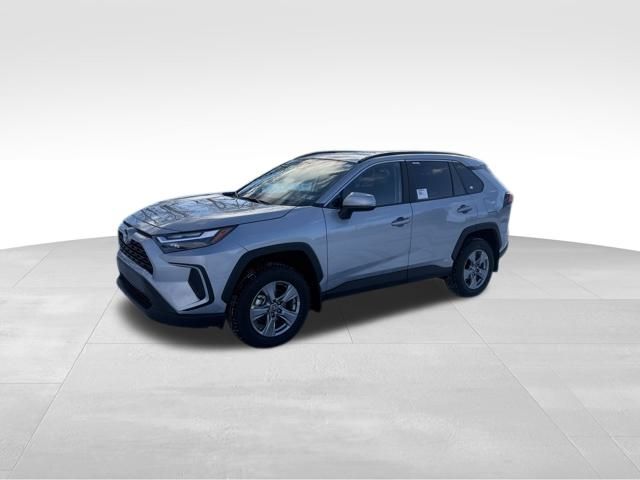 2025 Toyota RAV4 XLE's photo