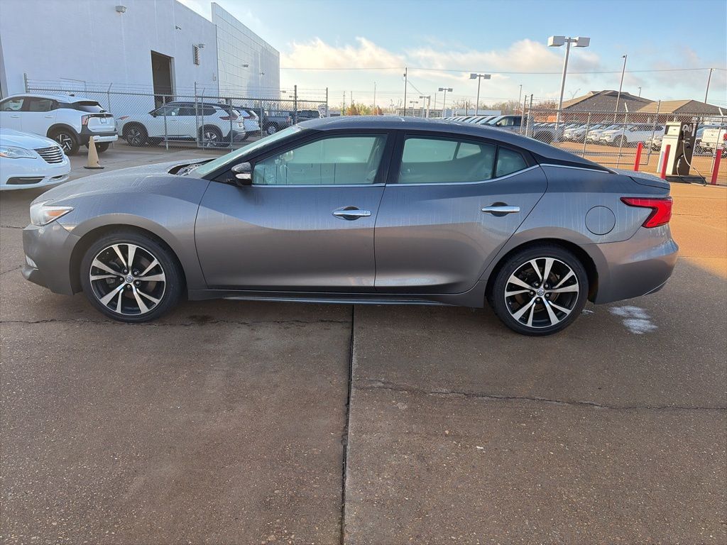 2018 Nissan Maxima SV photo 2