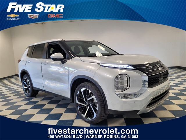 2024 Mitsubishi Outlander SE's photo