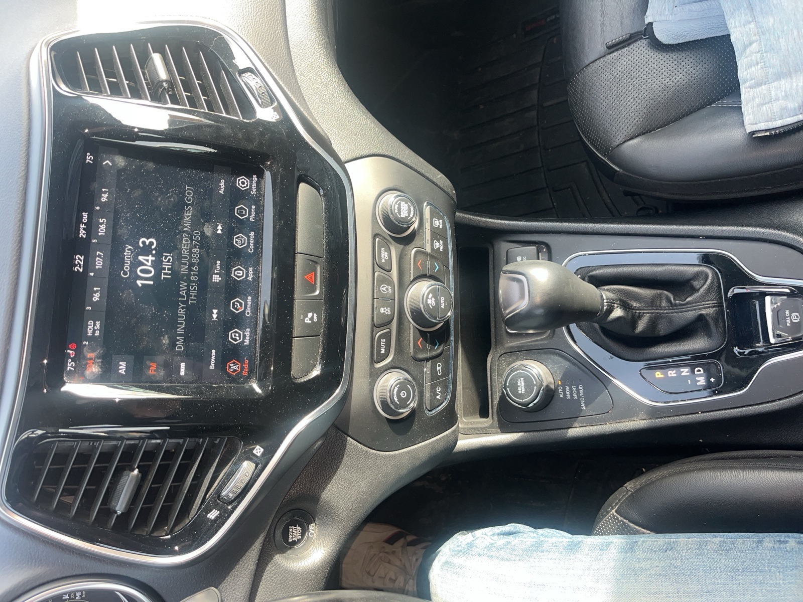 Used 2020 Jeep Cherokee Limited with VIN 1C4PJMDX6LD626367 for sale in Lansing, KS