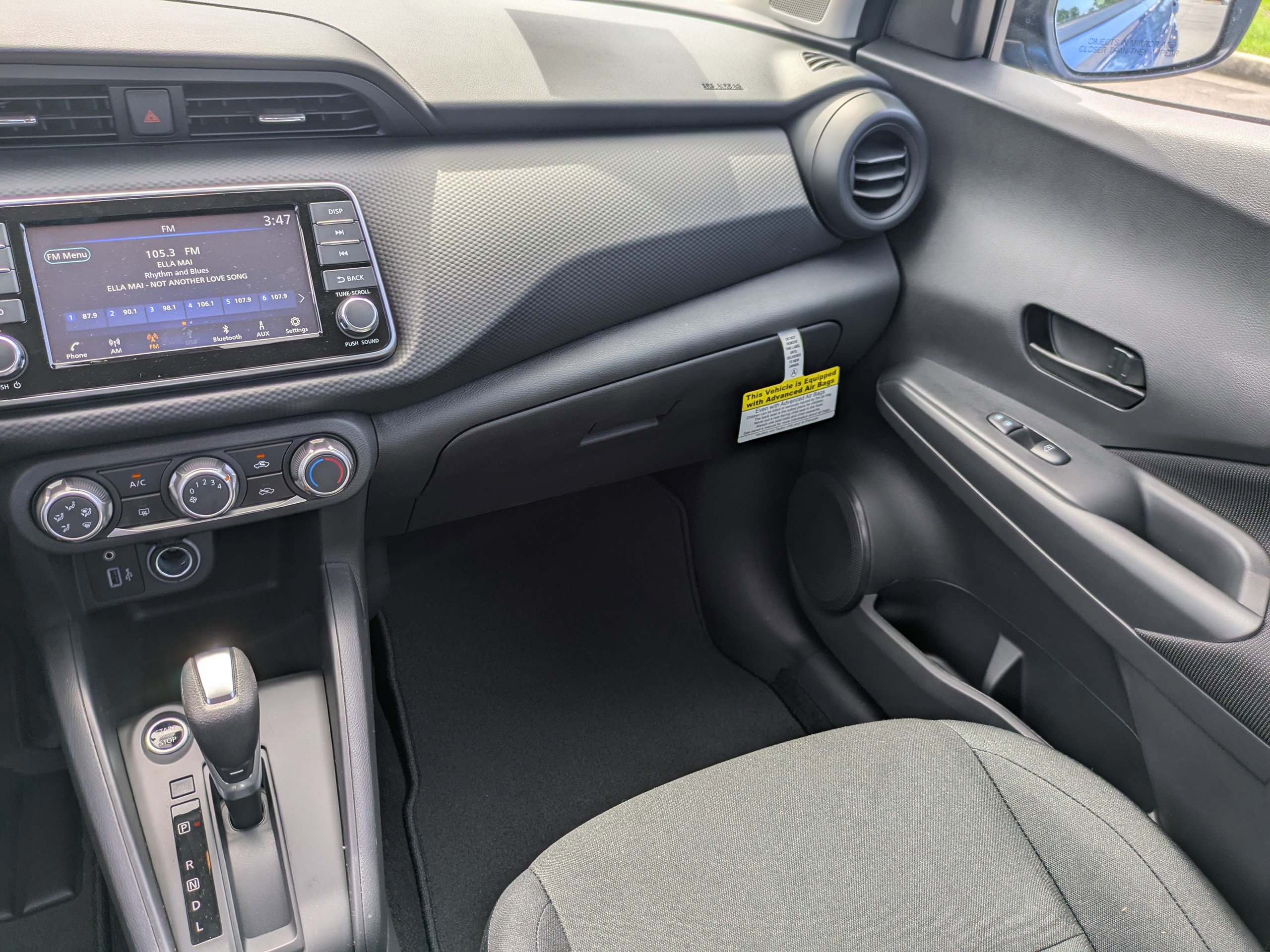 2025 Nissan Kicks Play S photo 8