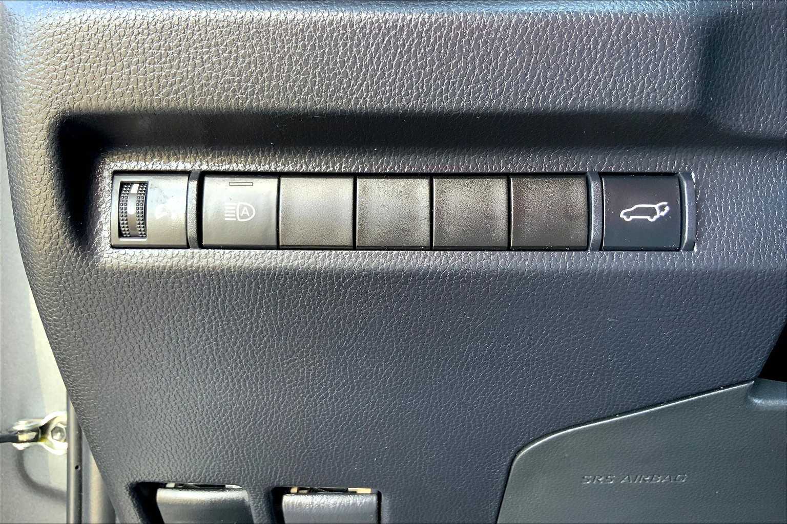 2023 Toyota RAV4 XLE photo 32