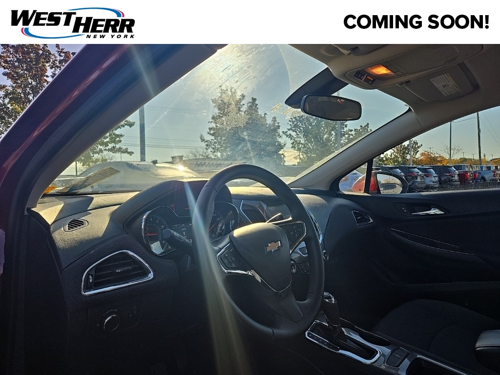 2017 Chevrolet Cruze LT photo 2