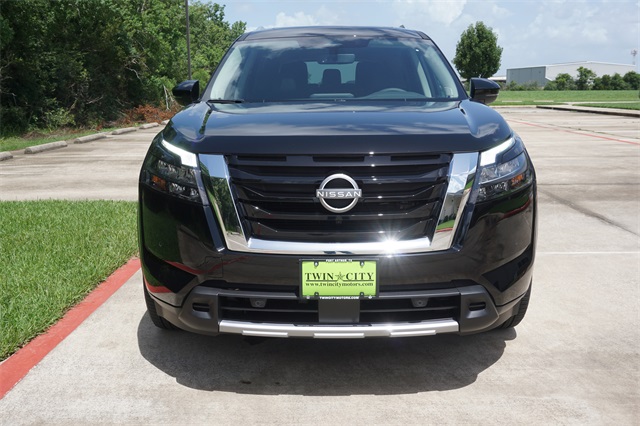 2025 Nissan Pathfinder SL photo 2