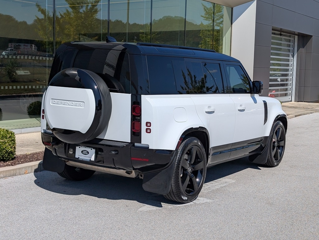 2025 Land Rover Defender 110 X-Dynamic SE photo 8