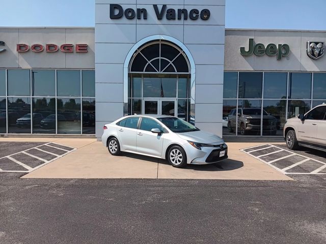 2024 Toyota Corolla LE's photo