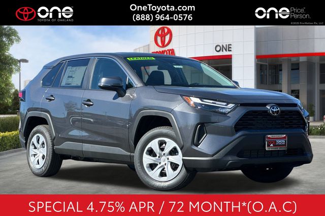 2025 Toyota RAV4 LE's photo