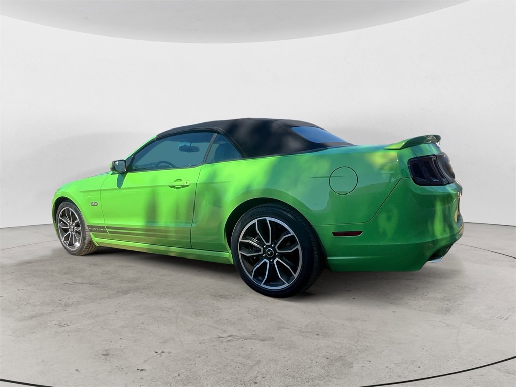 2014 Ford Mustang GT Premium photo 2
