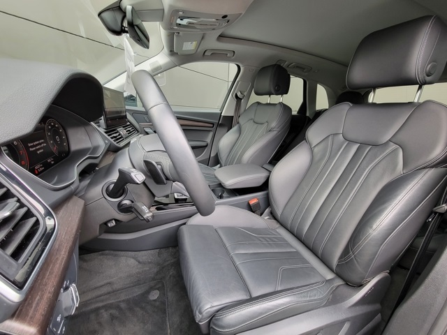 2024 Audi Q5 45 S line Premium Plus photo 2