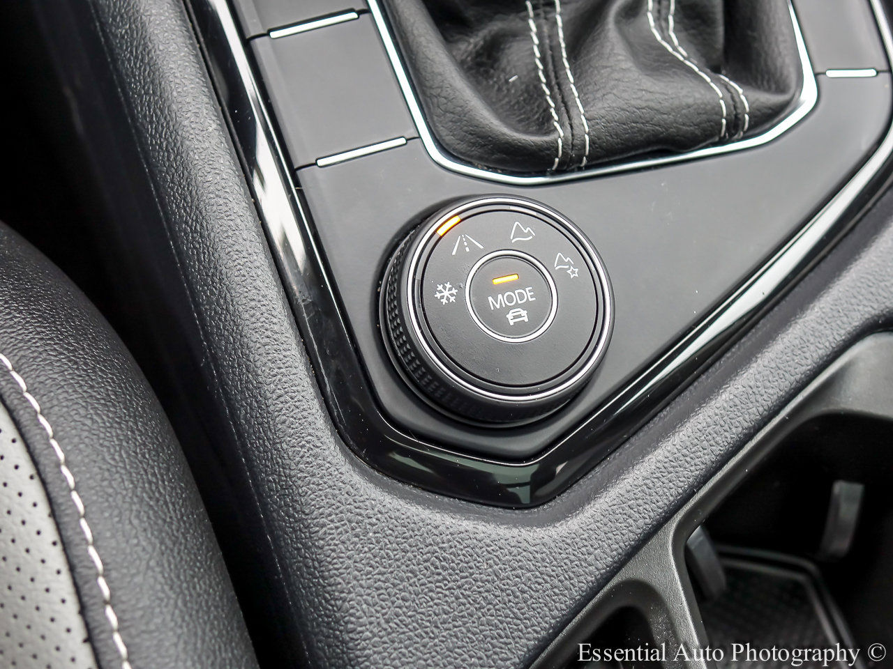 2023 VOLKSWAGEN TAOS - Image 17