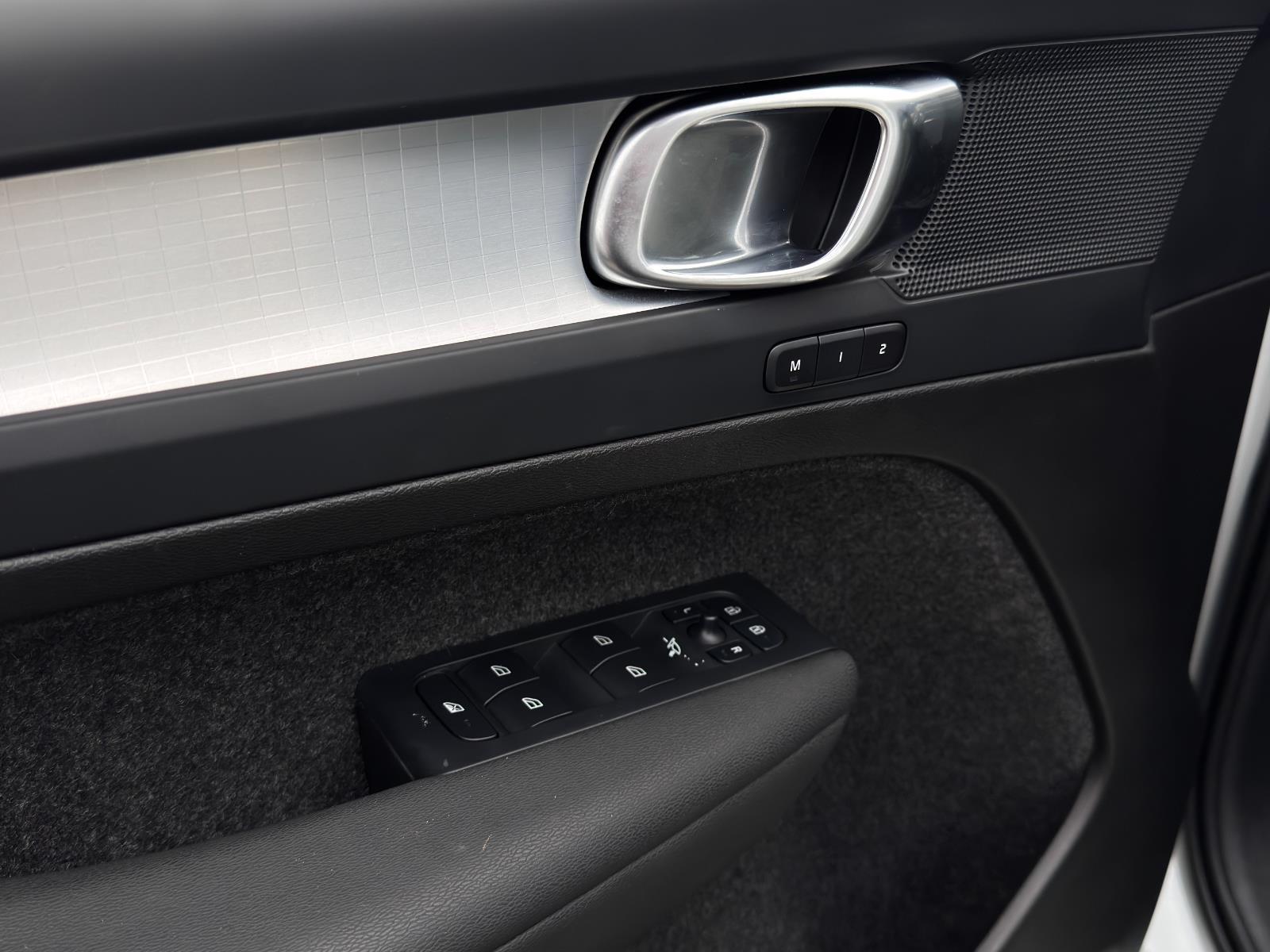 2025 Volvo XC40 Core photo 13