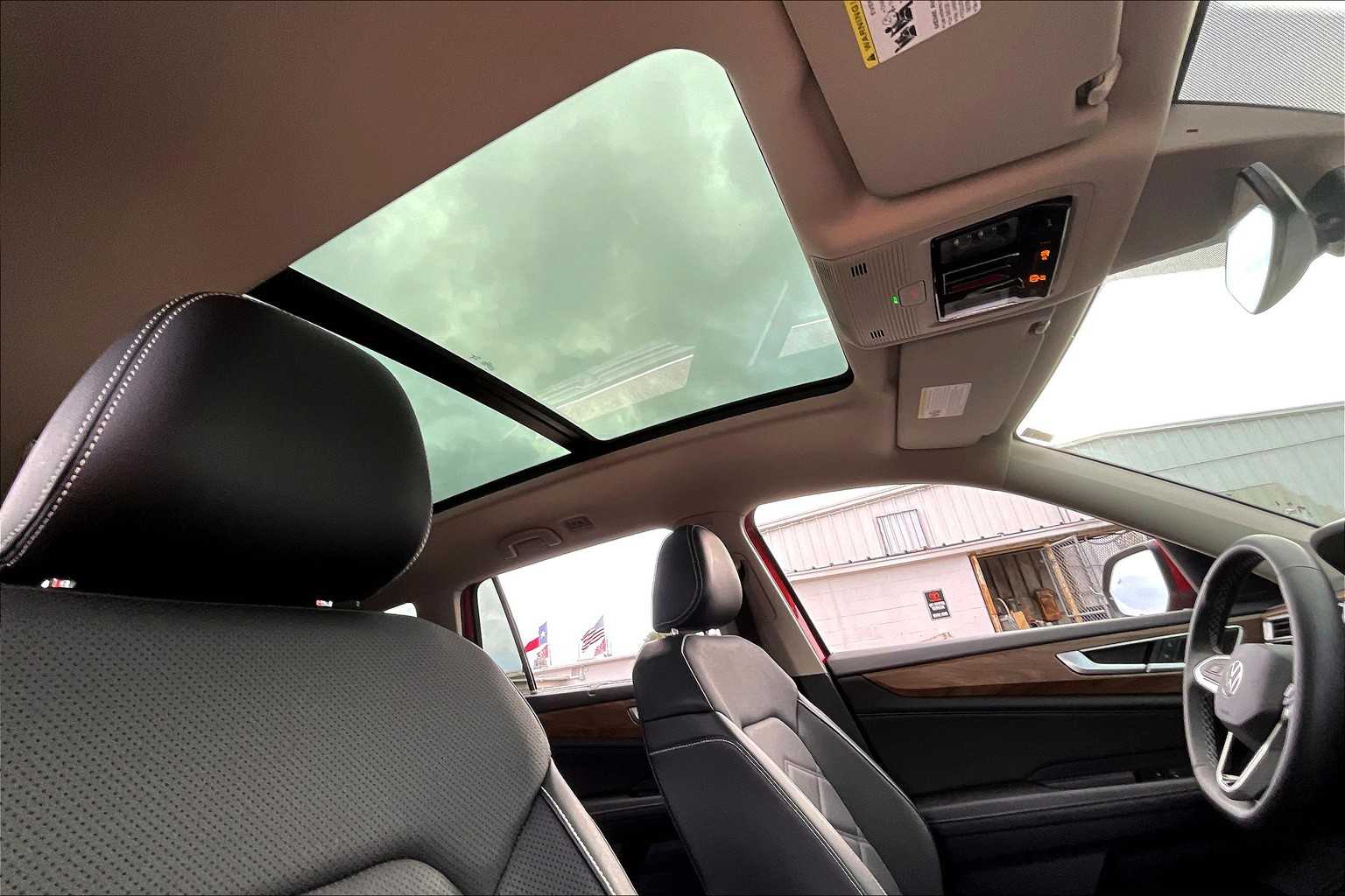 2024 Volkswagen Atlas SE Technology photo 13