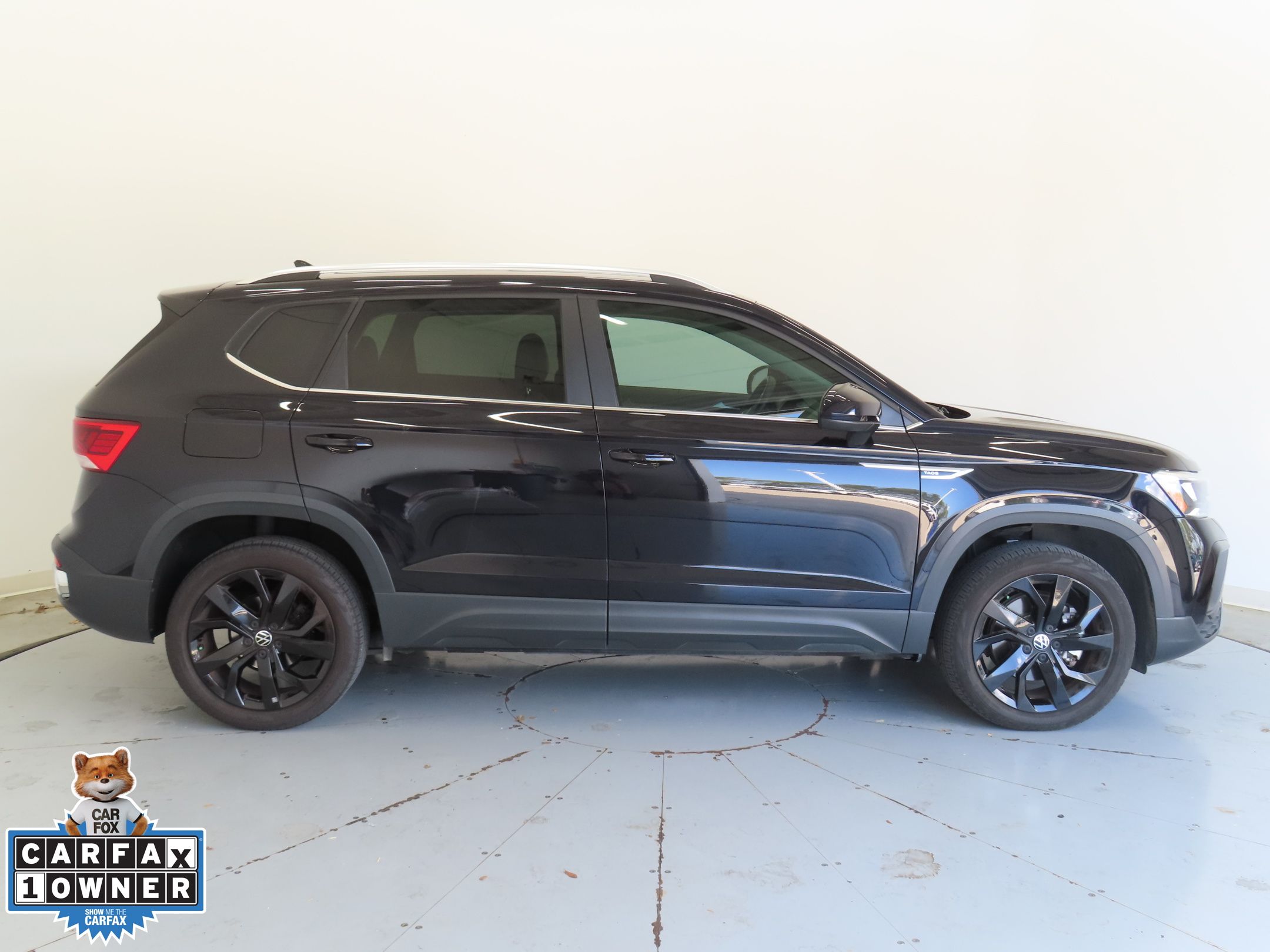 2022 Volkswagen Taos SE photo 2
