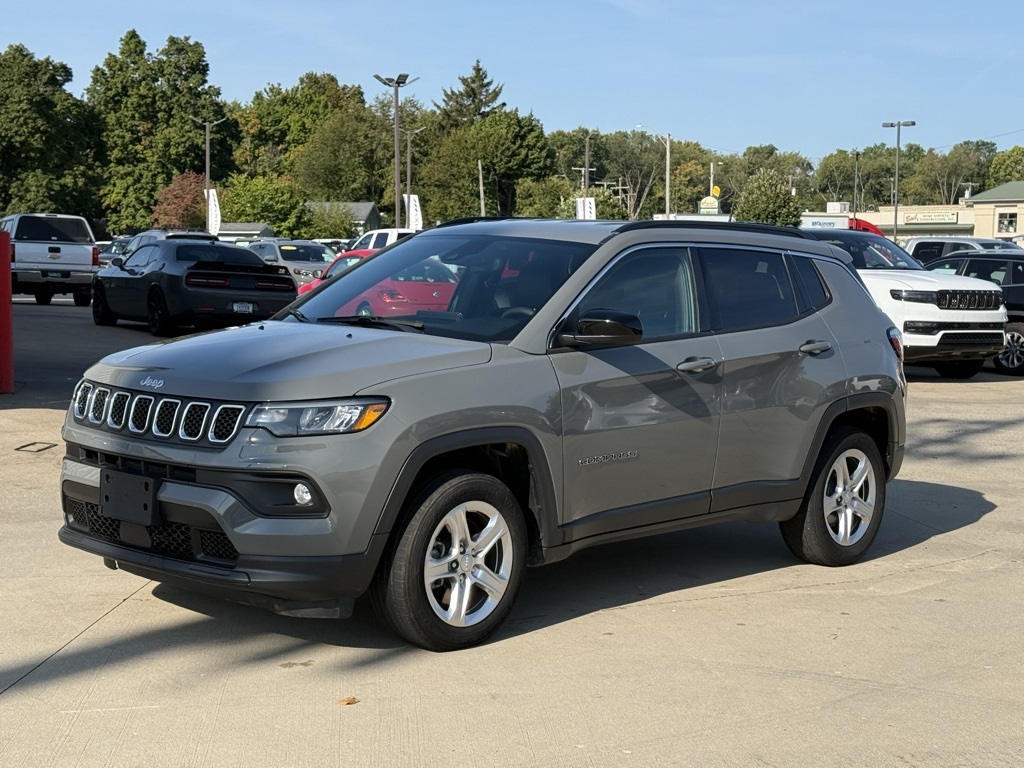 2024 Jeep Compass Latitude photo 2