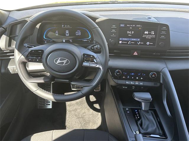 2025 Hyundai Elantra SEL Sport photo 21