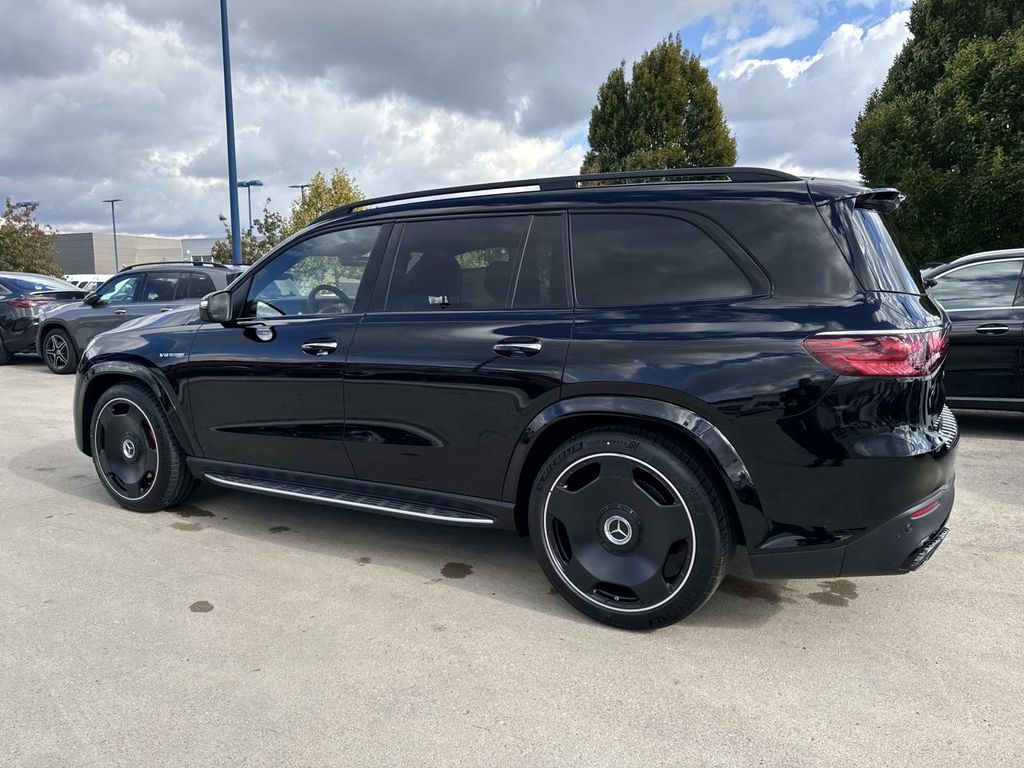 2026 Mercedes Benz GLS 63 AMG 4MATIC photo 3