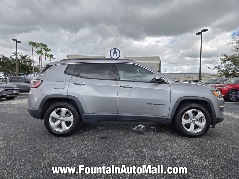 2017 Jeep Compass Latitude photo 5