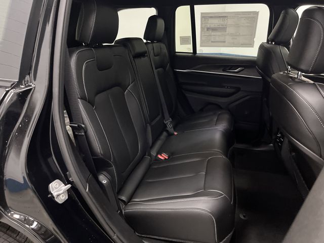 2025 Jeep Grand Cherokee Limited photo 29