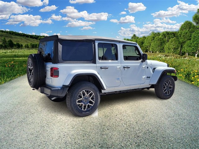 2025 Jeep Wrangler Sahara photo 3