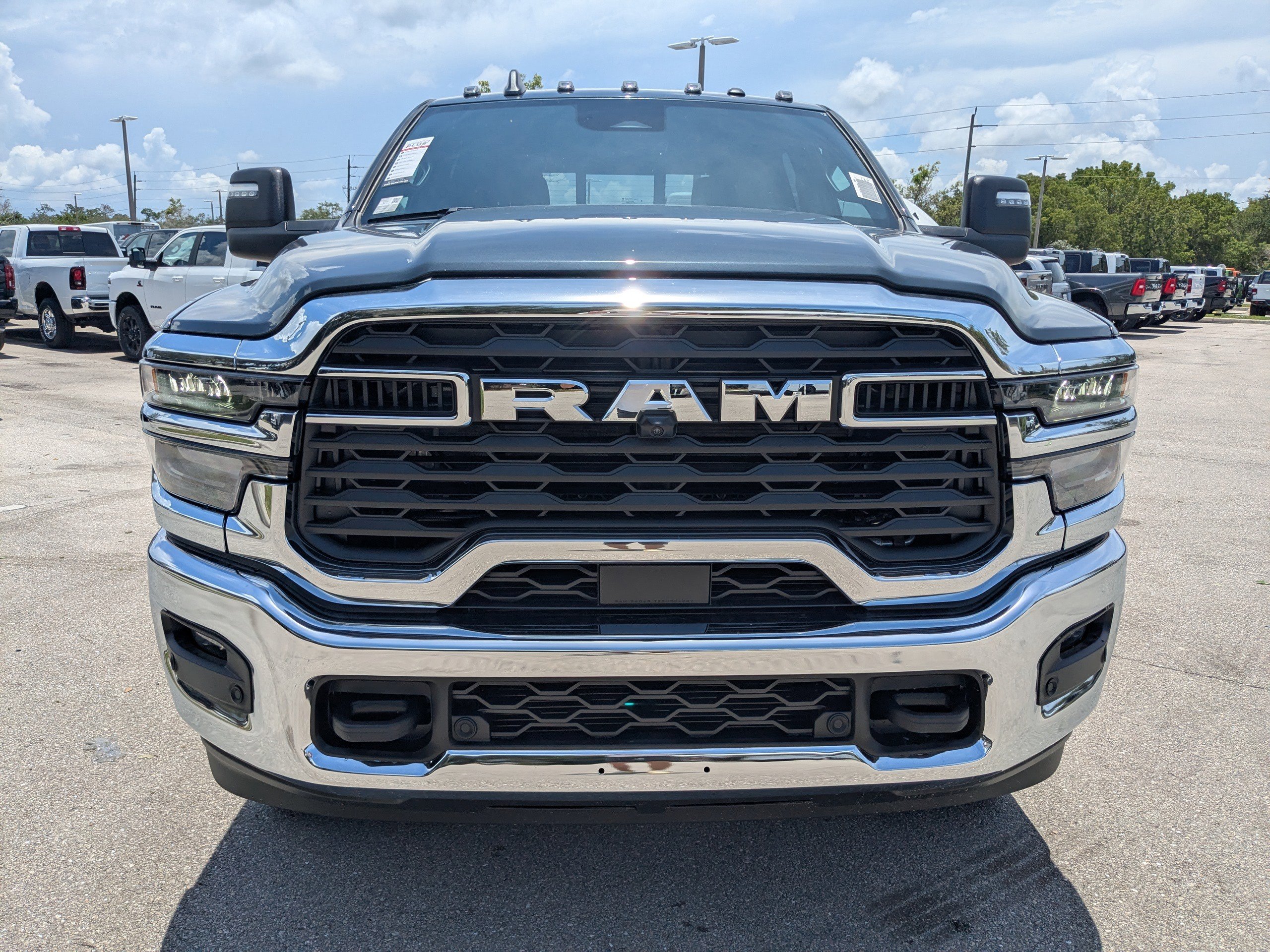 2025 Ram 2500 Tradesman photo 3