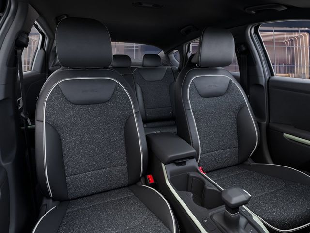 2025 Kia K4 GT-Line photo 13