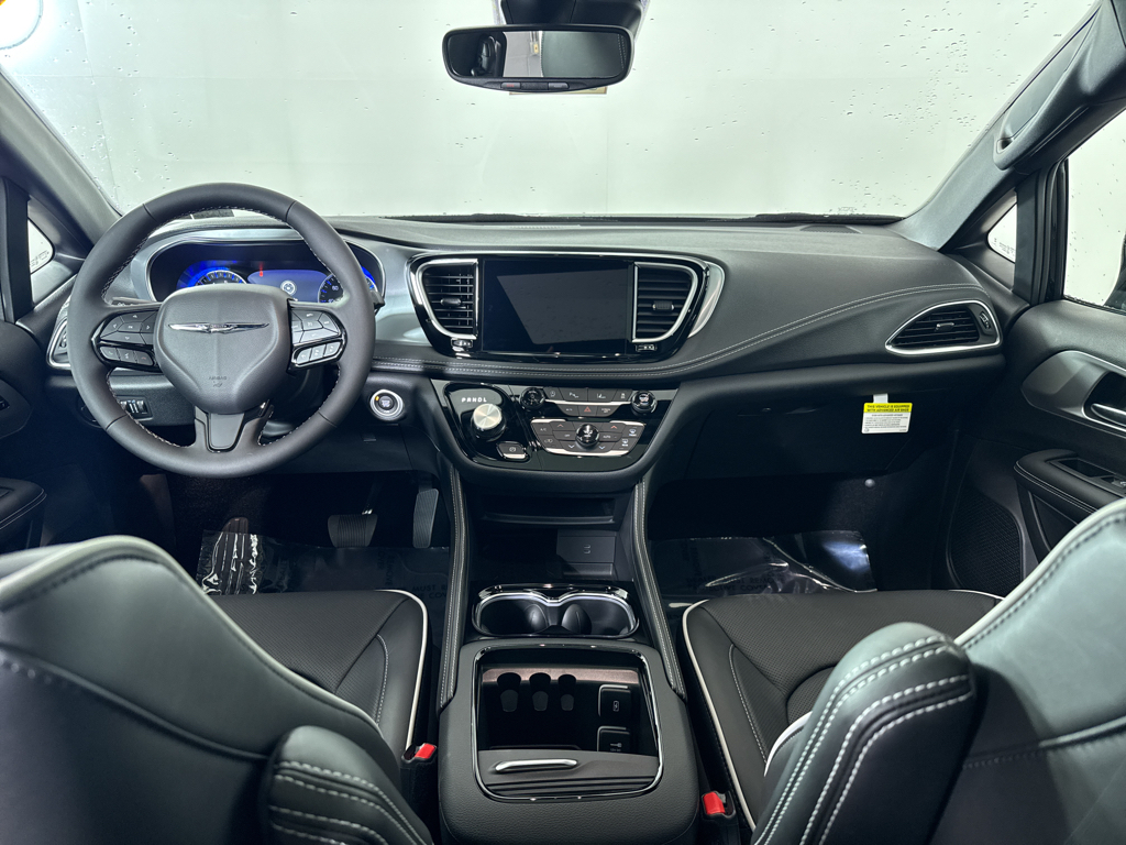 2026 Chrysler Pacifica Limited photo 4