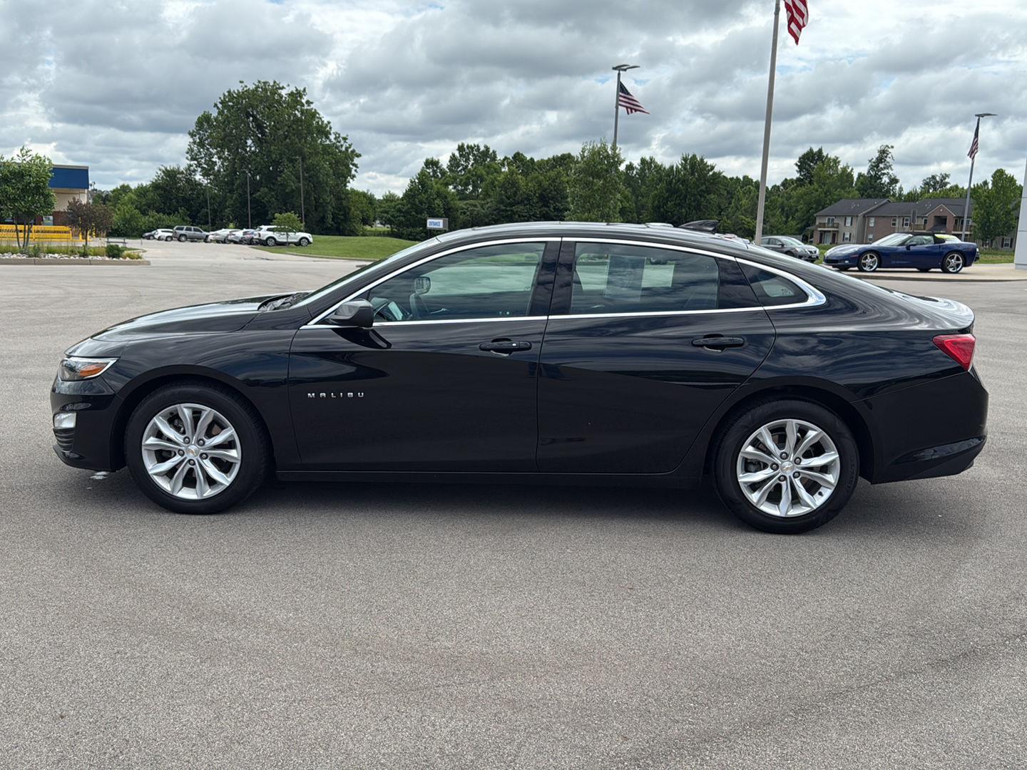 2024 Chevrolet Malibu 1LT photo 2