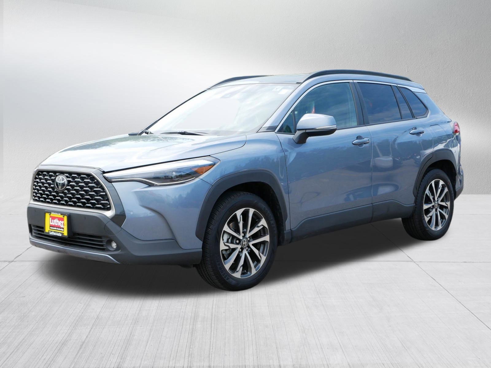 2022 Toyota Corolla Cross XLE photo 3