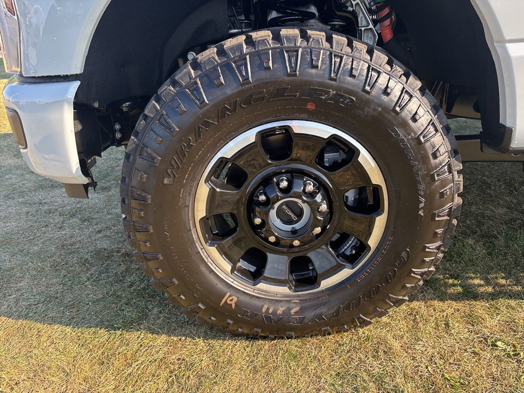 2025 Ford F-350 Lariat photo 9
