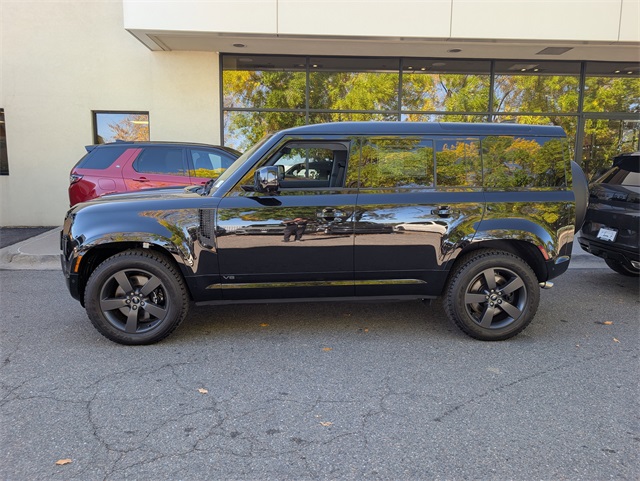 2025 Land Rover Defender 110 V8 photo 3