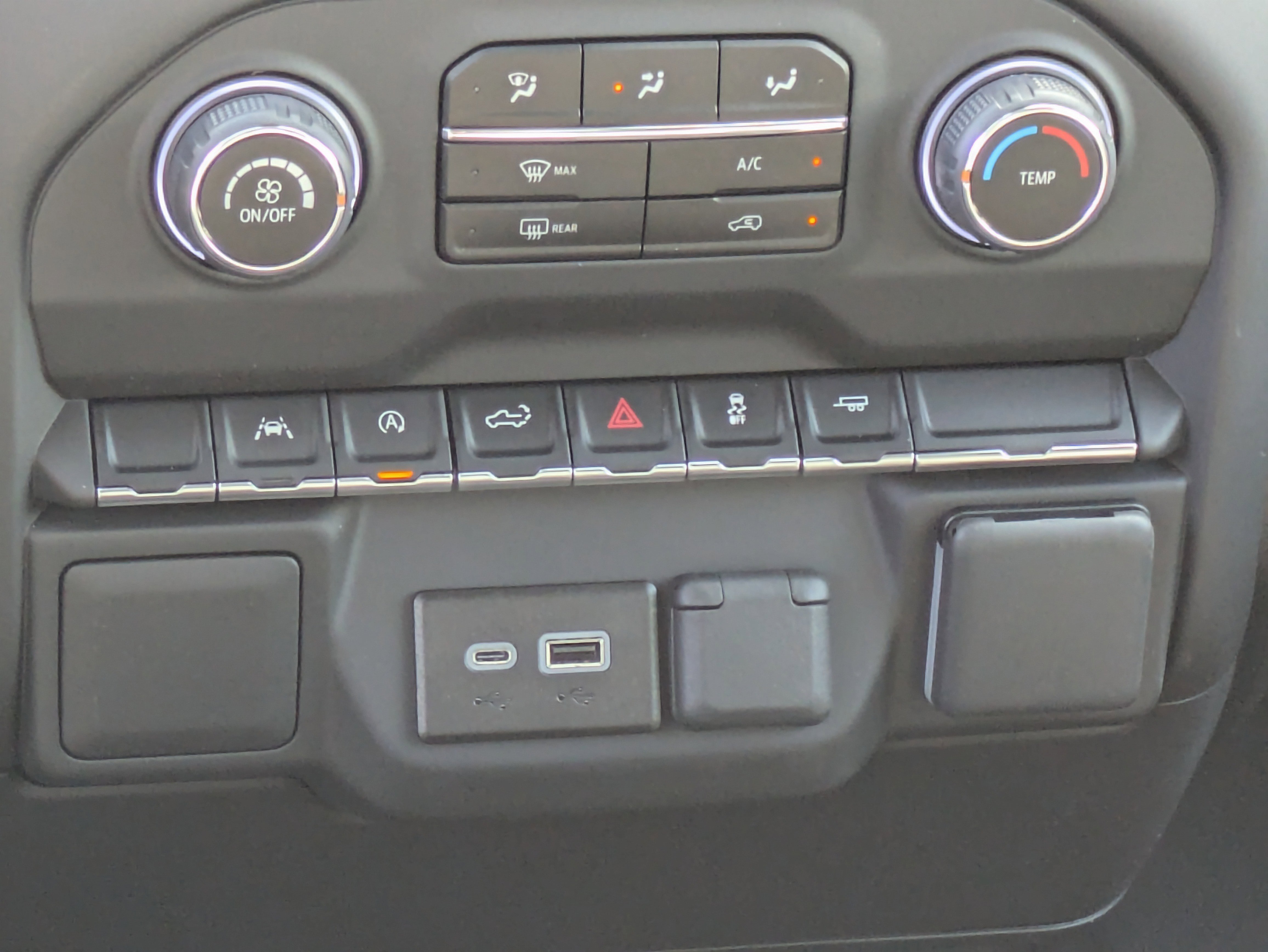 2026 Chevrolet Silverado 1500 Custom photo 3