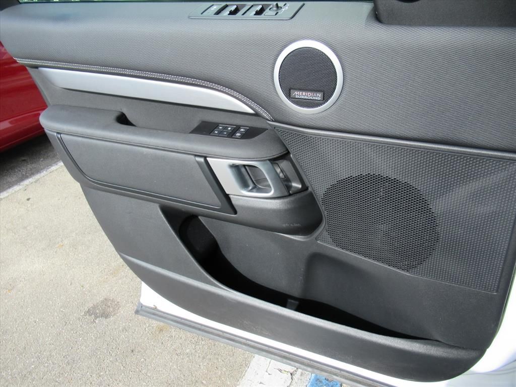 2024 Land Rover Discovery SE photo 26