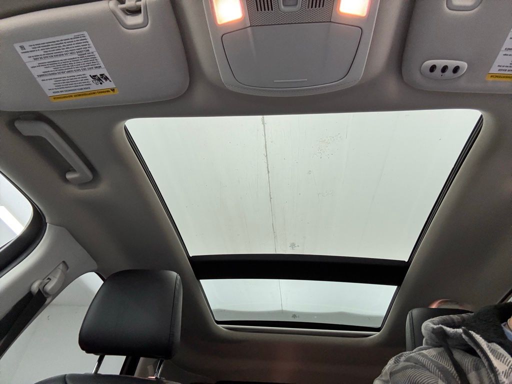 2022 Ford Edge SEL photo 2