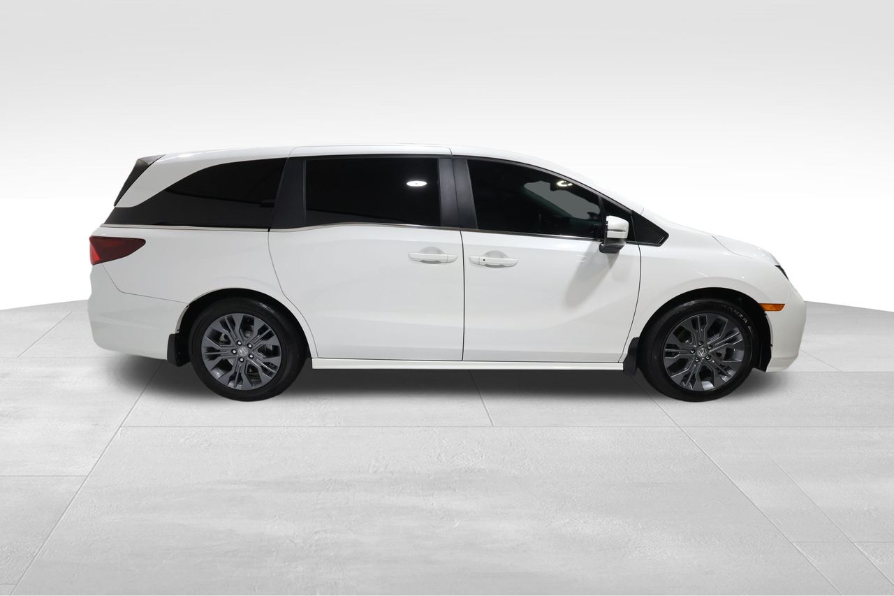 2025 Honda Odyssey Touring photo 4