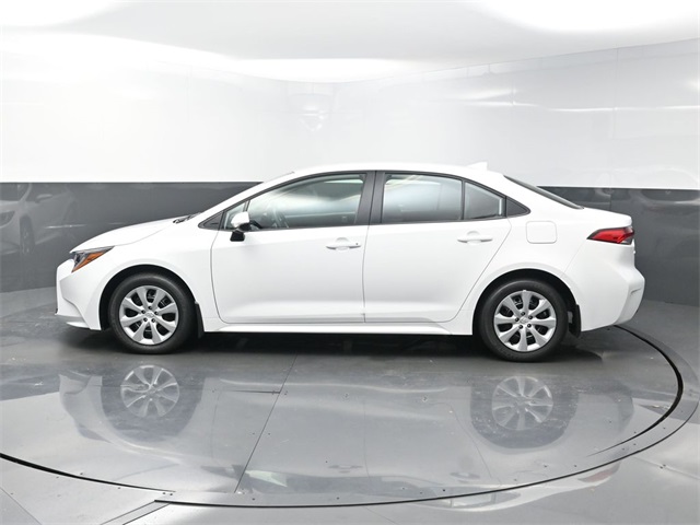 2025 Toyota Corolla LE photo 4