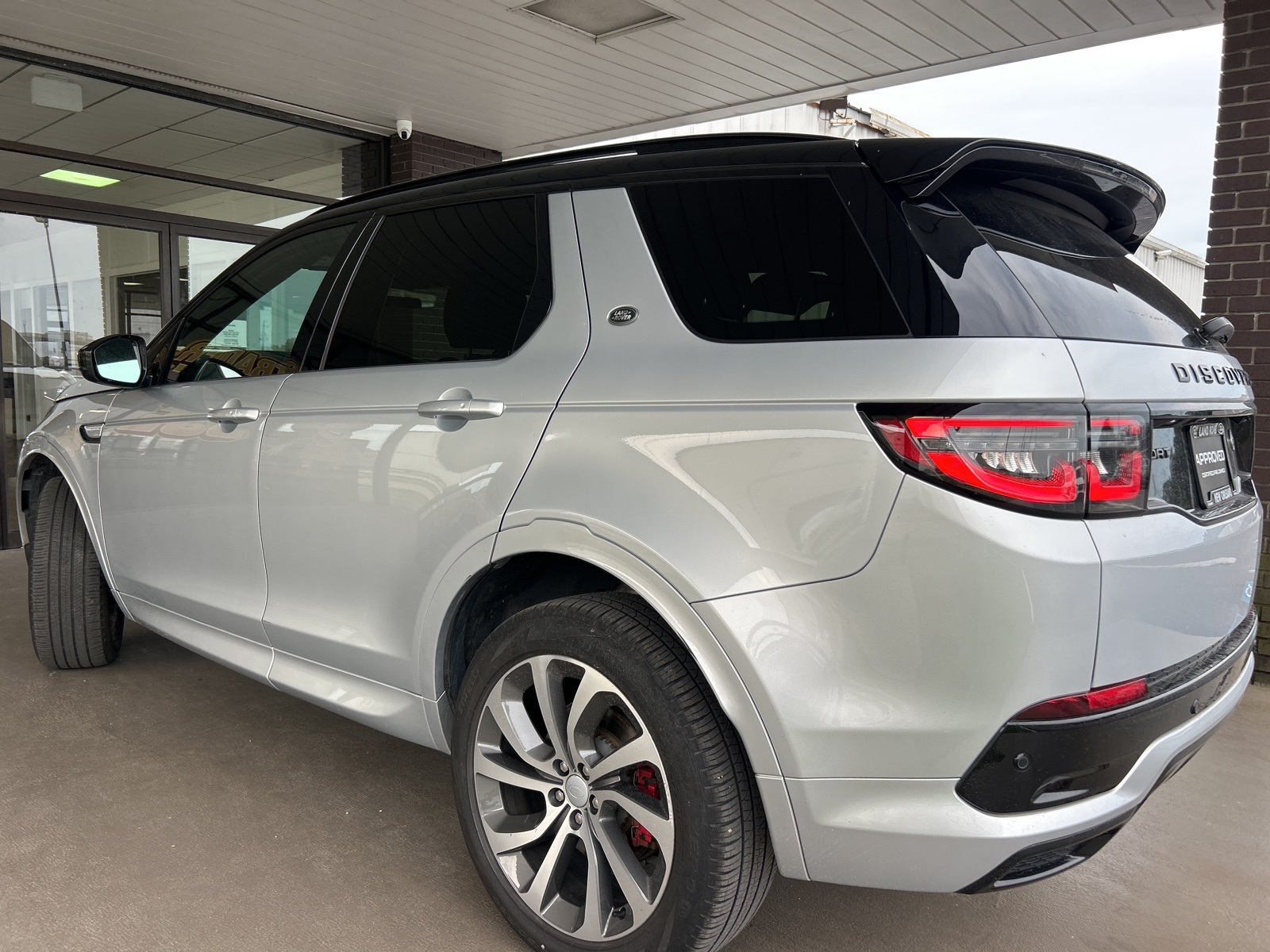 2023 Land Rover Discovery Sport SE R-Dynamic photo 4