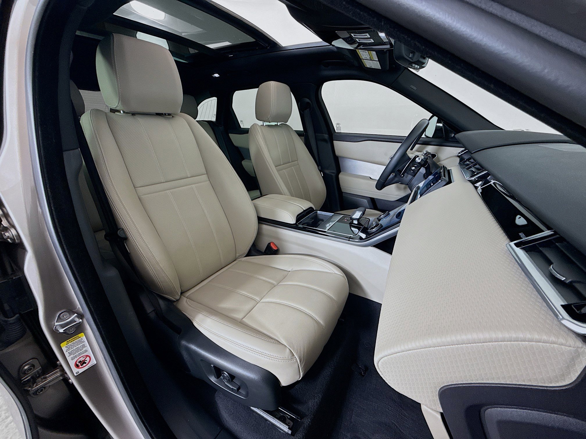 2023 Land Rover Range Rover Velar R-Dynamic S photo 21