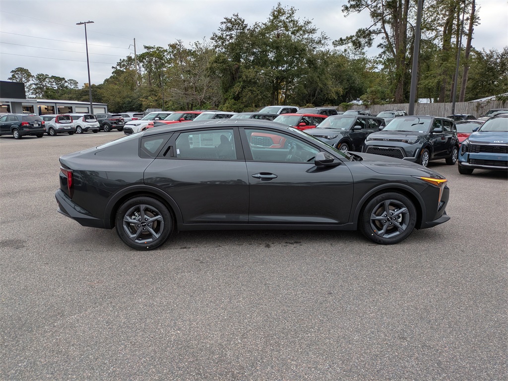 2025 Kia K4 LXS photo 2