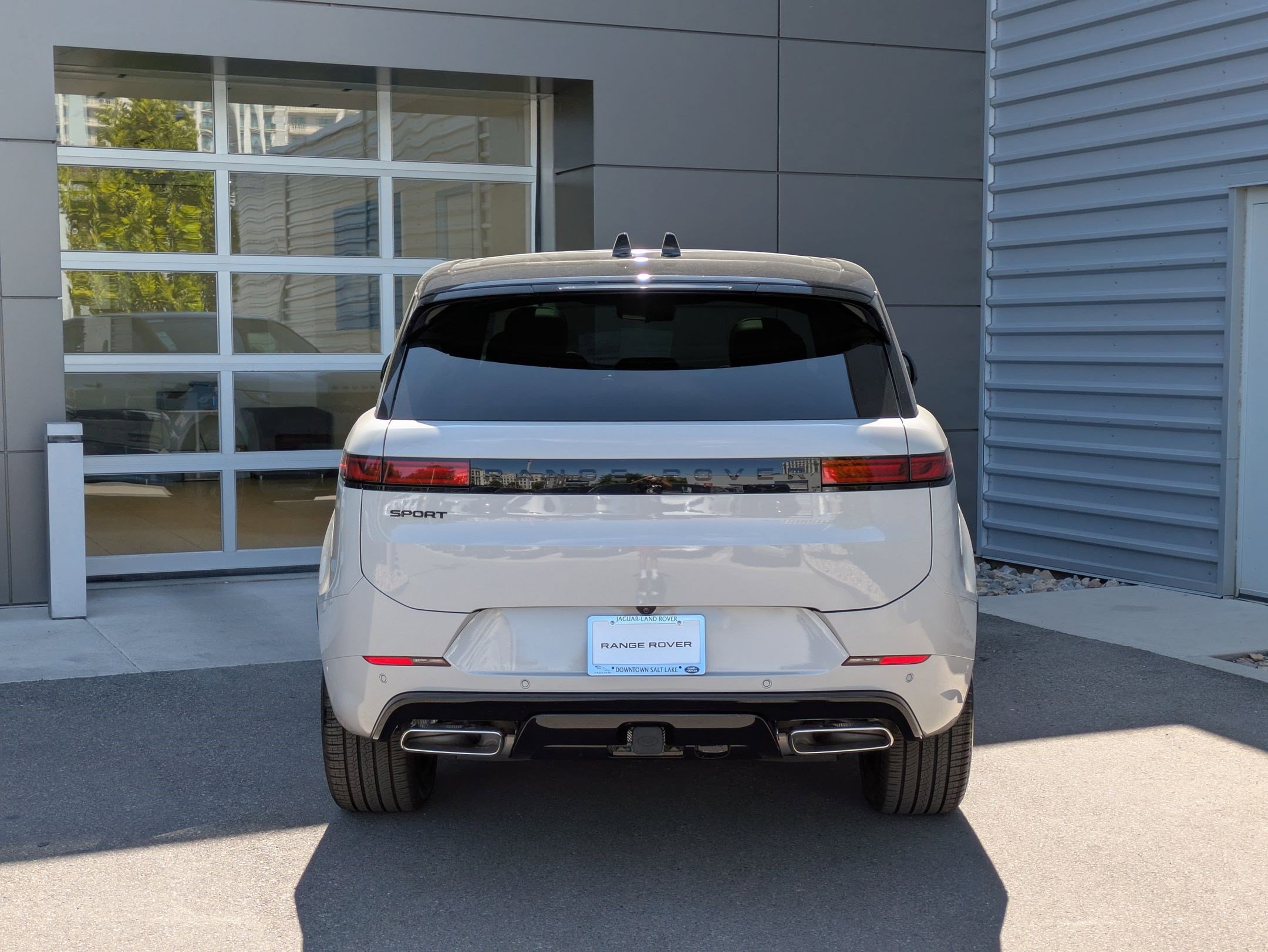 2025 Land Rover Range Rover Sport SE photo 4