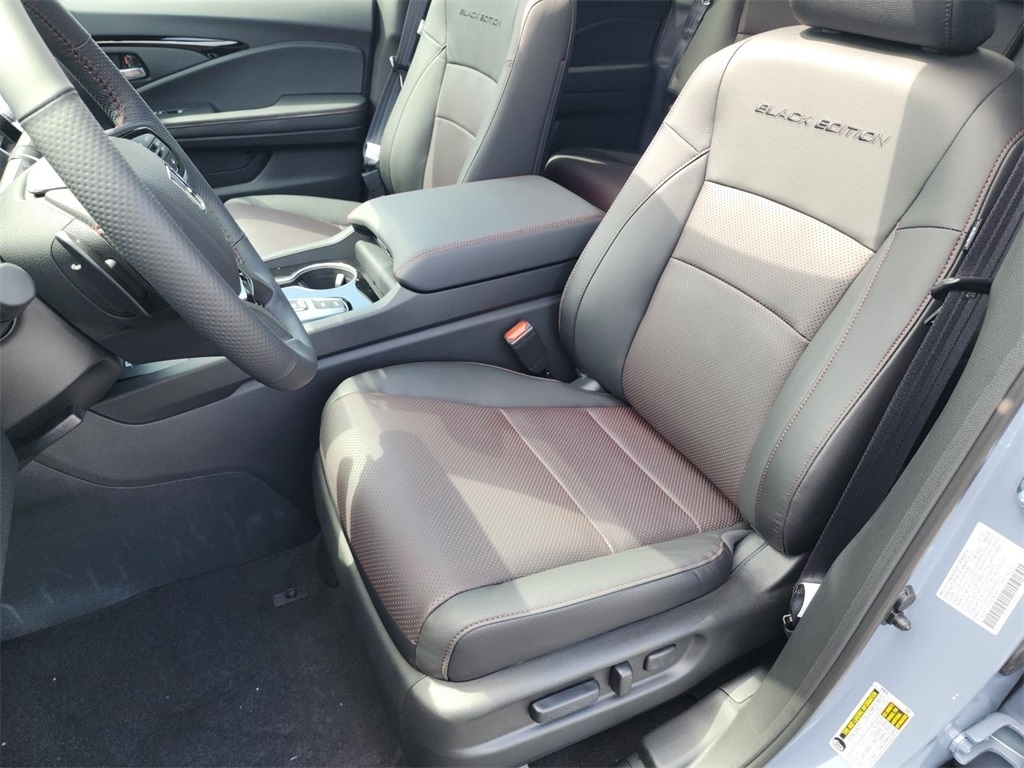 2025 Honda Ridgeline Black Edition photo 24
