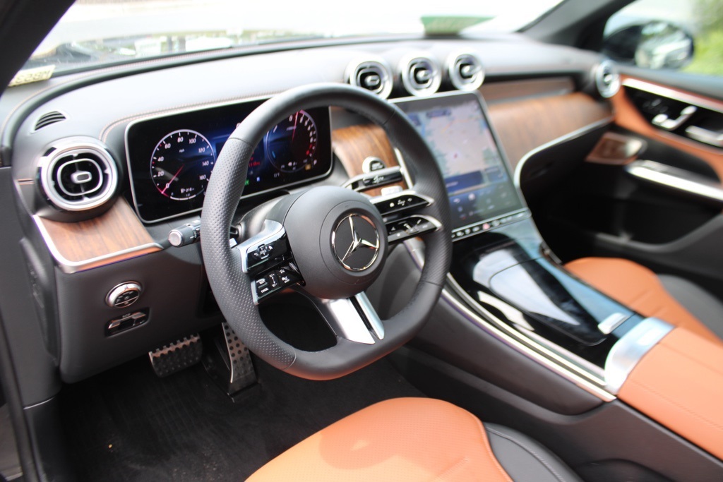 2025 Mercedes Benz GLC 350e 4MATIC photo 3