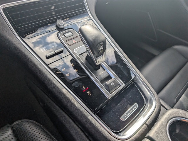 2022 Porsche Panamera 4 Platinum photo 27