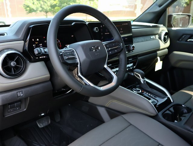 2025 Chevrolet Colorado ZR2 photo 2
