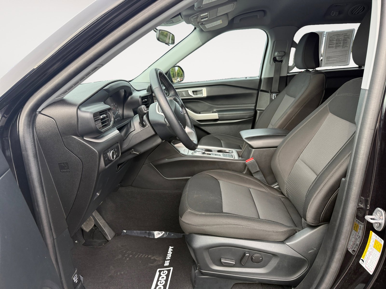 2023 Ford Explorer XLT photo 7