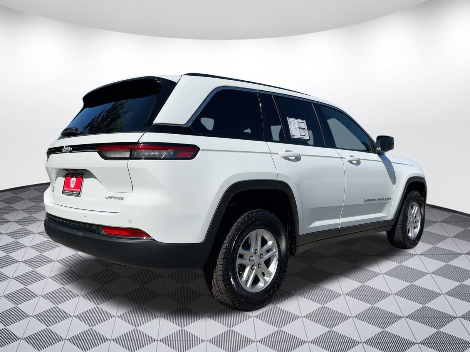 2025 Jeep Grand Cherokee Laredo photo 8