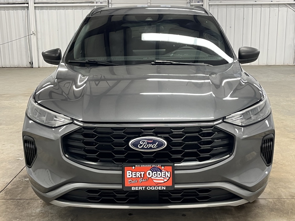 2023 Ford Escape ST-Line photo 2