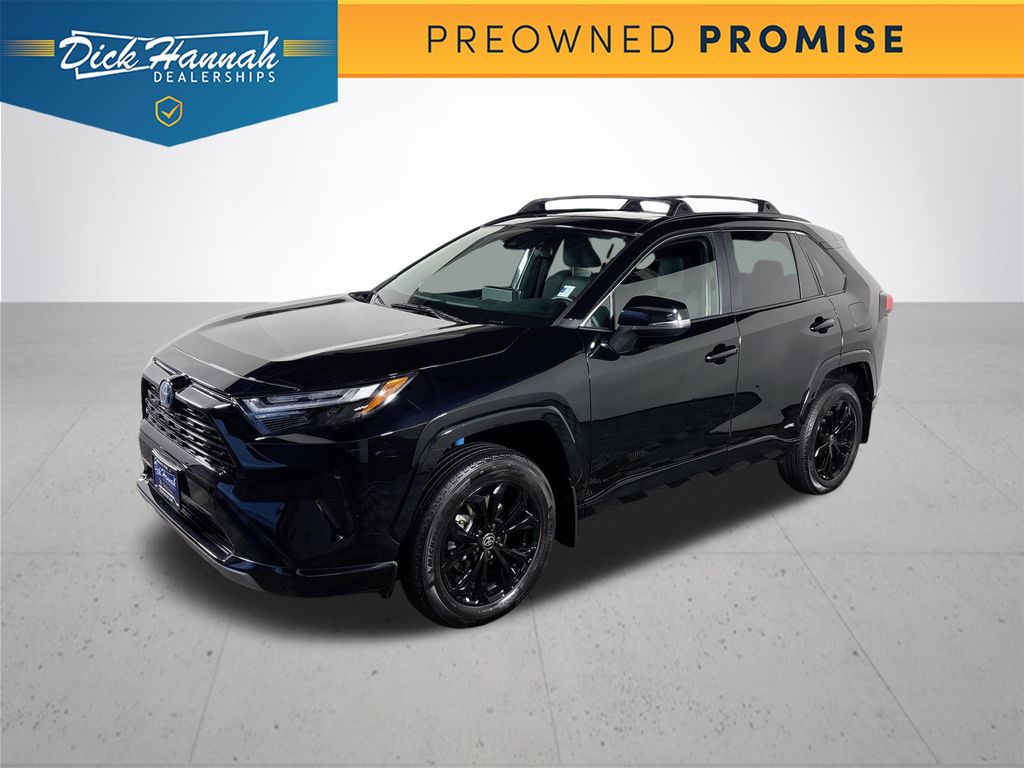 2022 Toyota RAV4 SE's photo