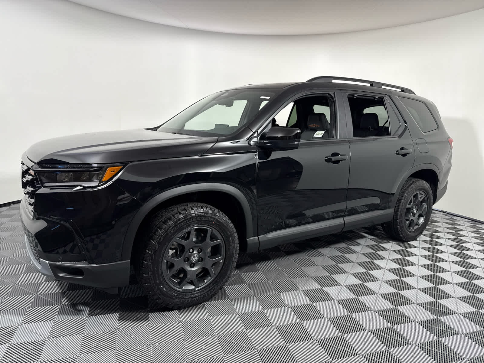 2025 Honda Pilot TrailSport photo 3