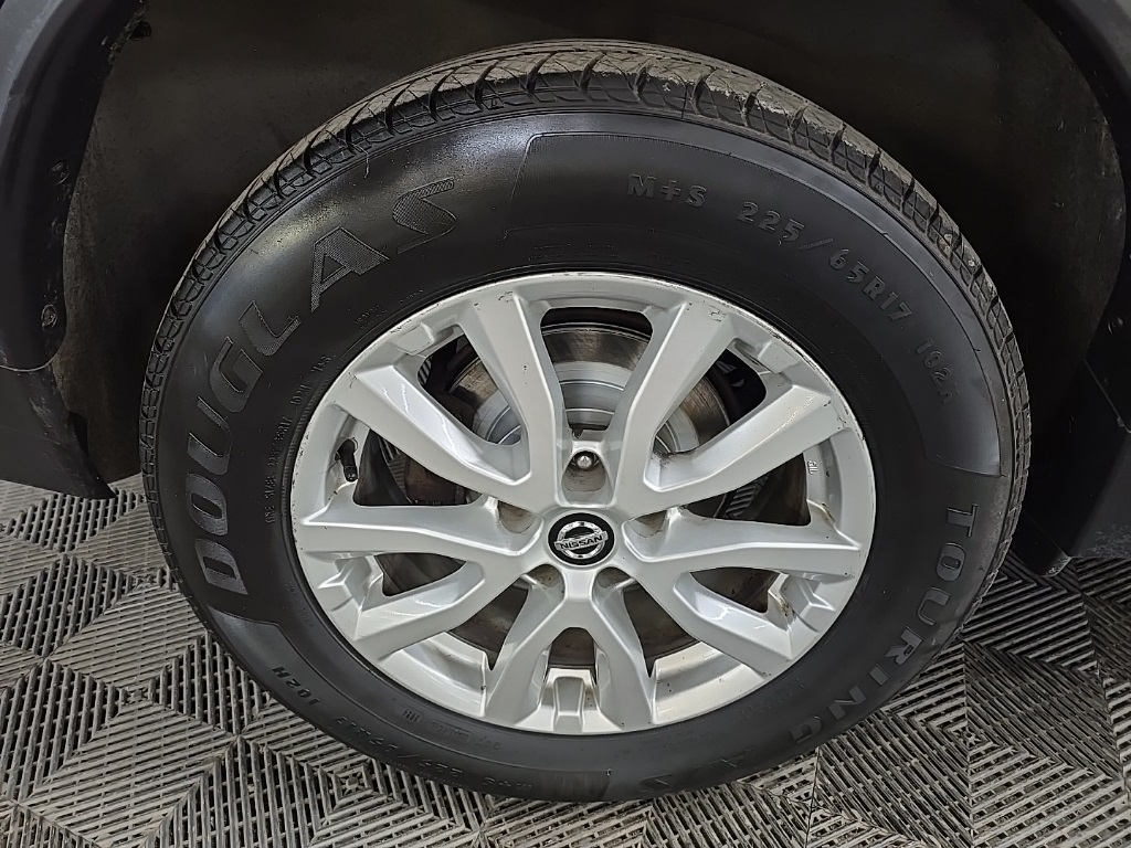 2019 Nissan Rogue SV photo 13